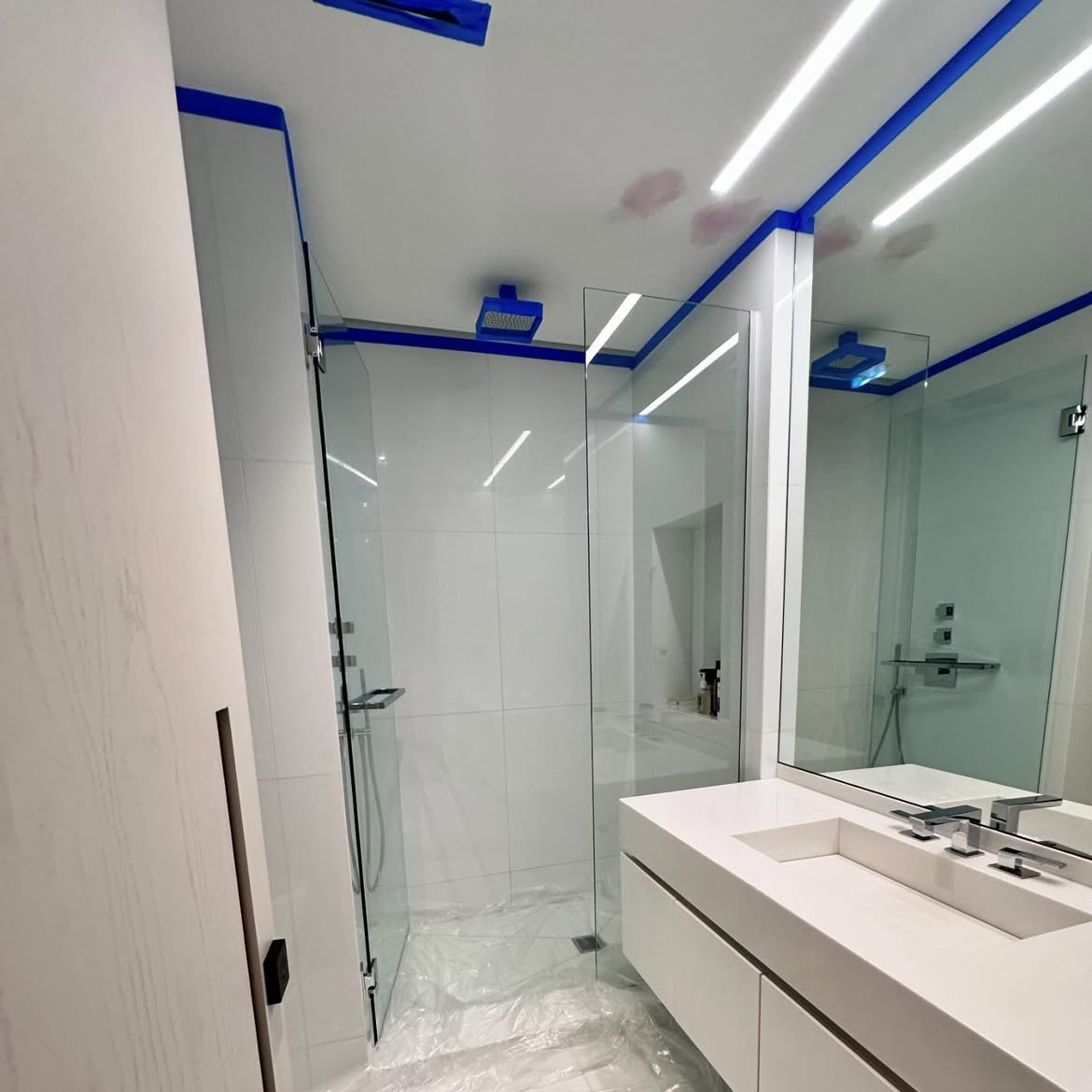Bathroom ceiling repair preparation before the final painting